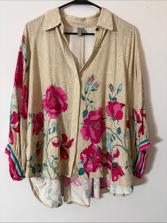 Bl^Nk London Tops - ANTHROPOLOGIE BL'NK LONDON
Women's Boho Zella
Dolman Pink Floral Top Medium